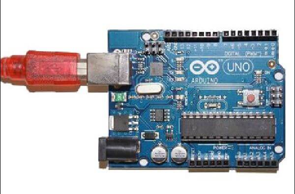  Arduino Uno microcontroller